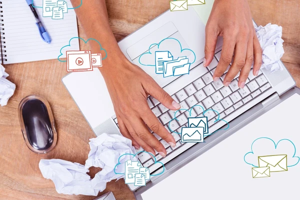 Schemat przedstawiający 10 technik, jak pisać maile sprzedażowe, które prowadzą do zwiększenia konwersji email marketing i podnoszą współczynnik konwersji w e-commerce.